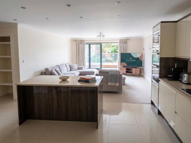Apartment for rent in Ickenham, Greater London