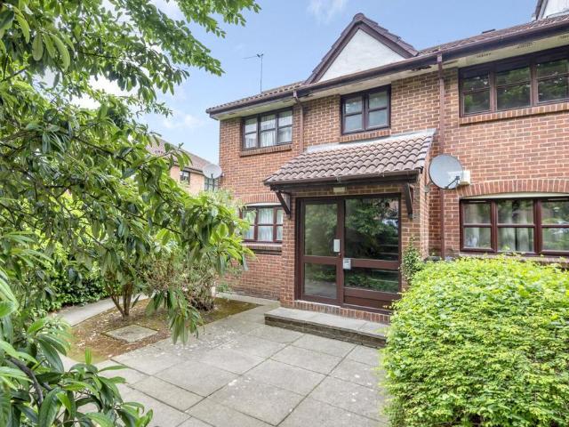 Apartment for rent in Worcester Park Estate, Dartford