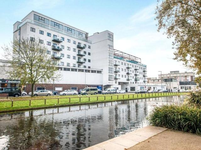 House for rent in The Image, Pouchen End