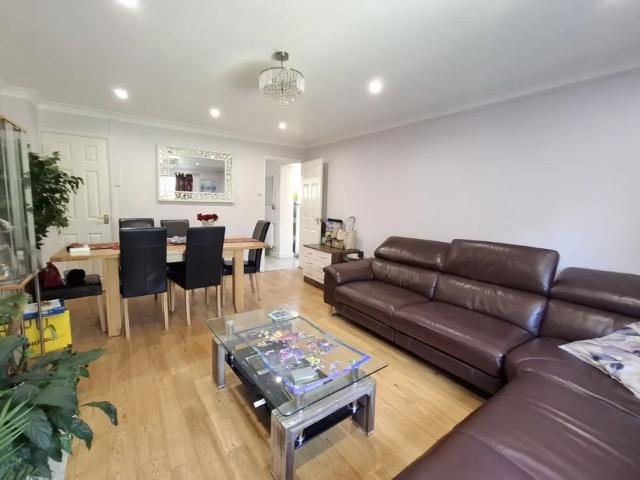 House for rent in Pouchen End, Hertfordshire