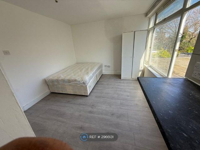 Studio for rent in London Borough of Ealing, Greenford