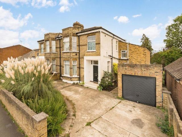 House for rent in London Borough of Hounslow, Greater London