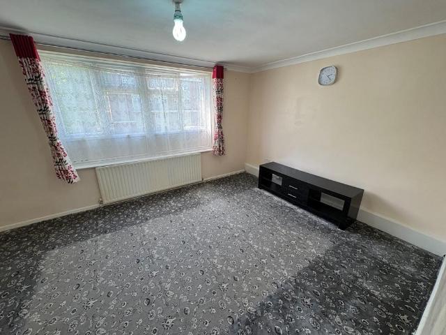 Apartment for rent in London Borough of Ealing, Greenford