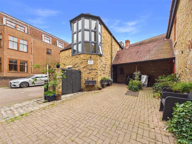 Apartment for rent in London Borough of Hounslow, Greater London