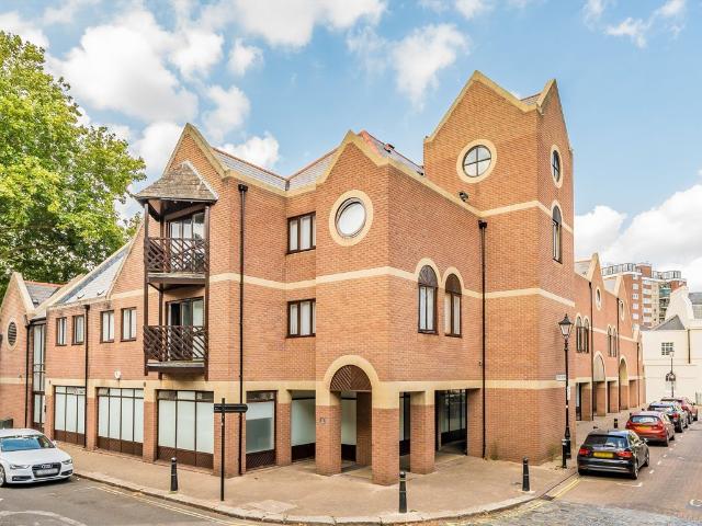 Apartment for rent in London Borough of Hounslow, Greater London