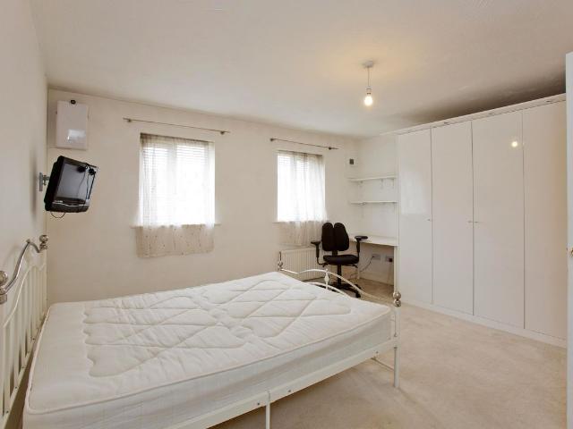 Room for rent in North Woolwich, Greater London