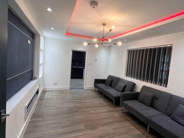House for rent in Nangreaves, Wales