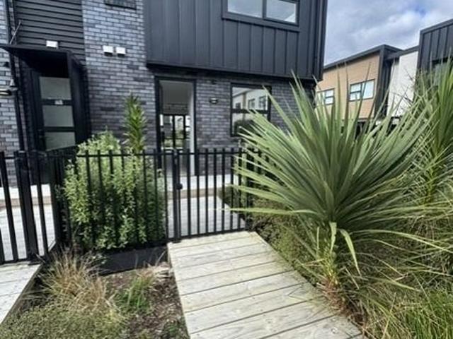House for rent in Oratia