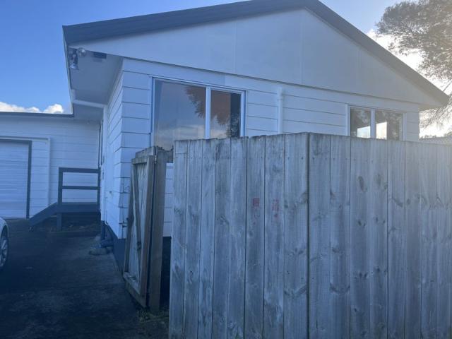 House for rent in Oratia