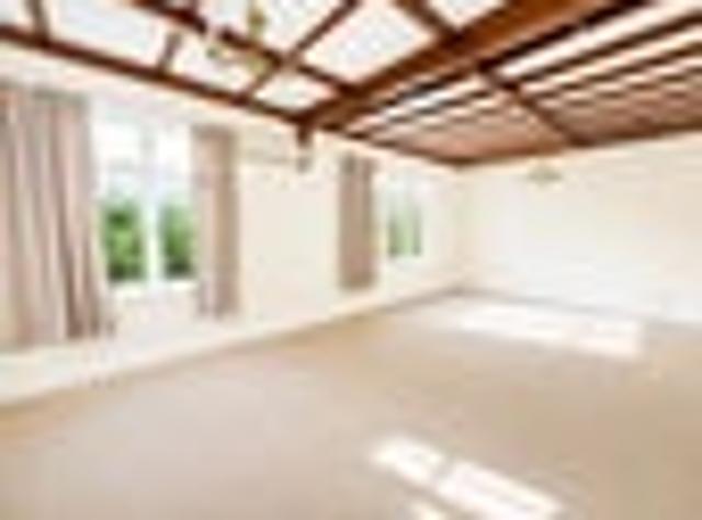 House for rent in Oratia