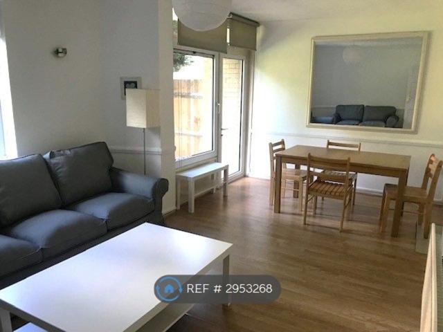 Apartment for rent in Southfields, Greater London