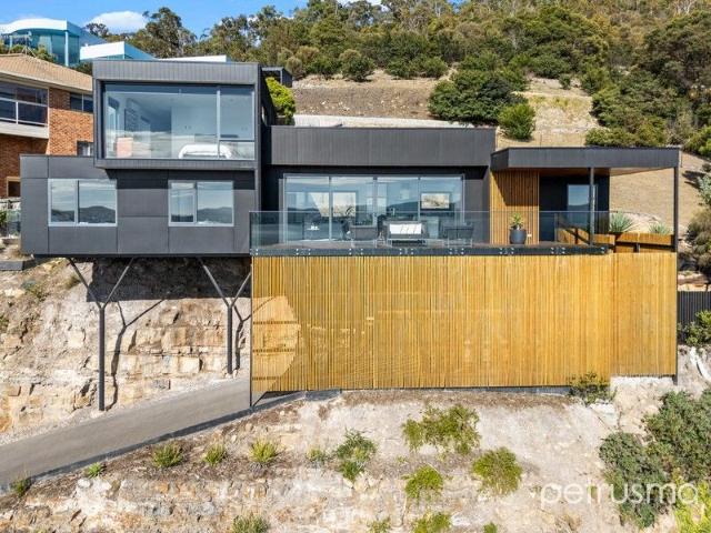 House for sale in Sandy Bay