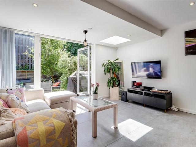 Townhouse for rent in St Albans, Five Acres