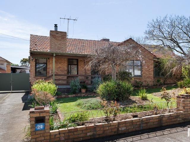 House for sale in Aberfeldie, Melbourne