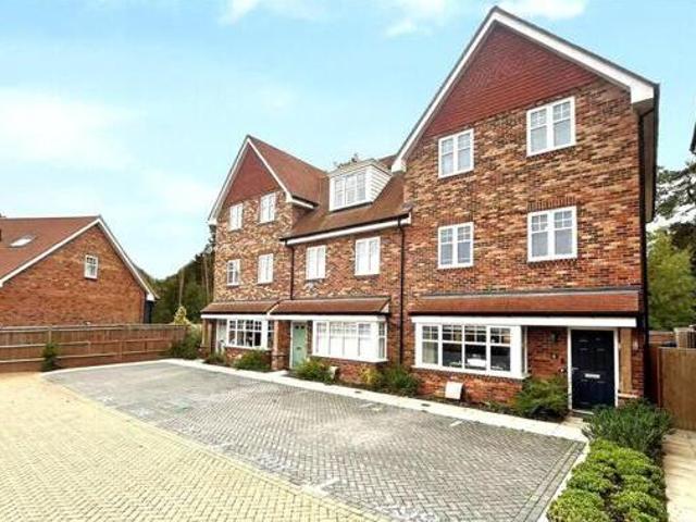 House for sale in Fleet, Hart