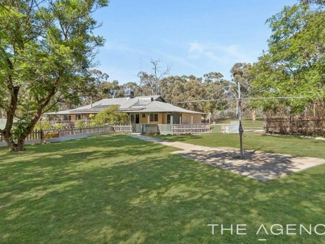 Cottage for sale in Bakers Hill, Western Australia