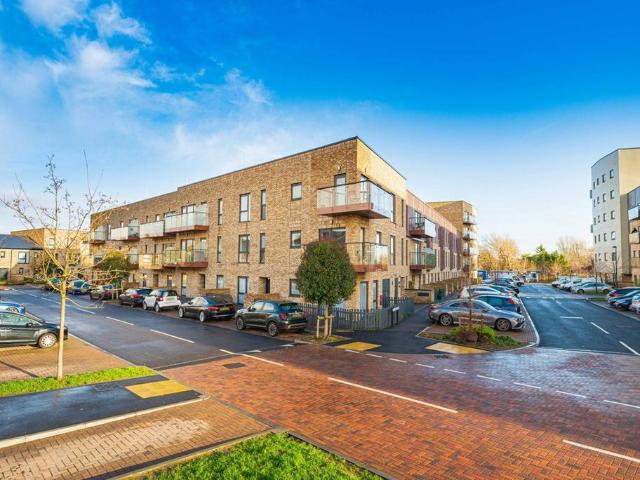 Apartment for rent in The Wrythe, Greater London