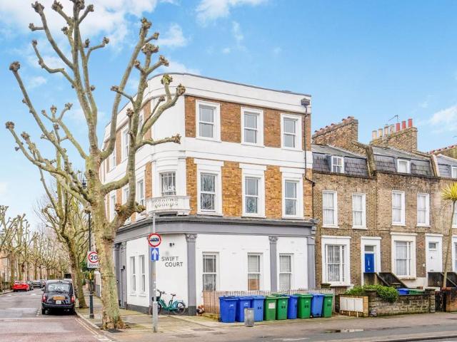 Apartment for rent in Lynton Estate, Greater London