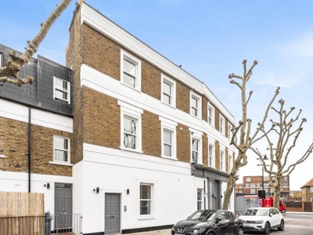Apartment for rent in Lynton Estate, Greater London