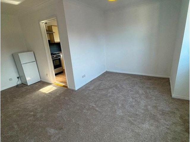Studio for rent in Ringlestone, Midway