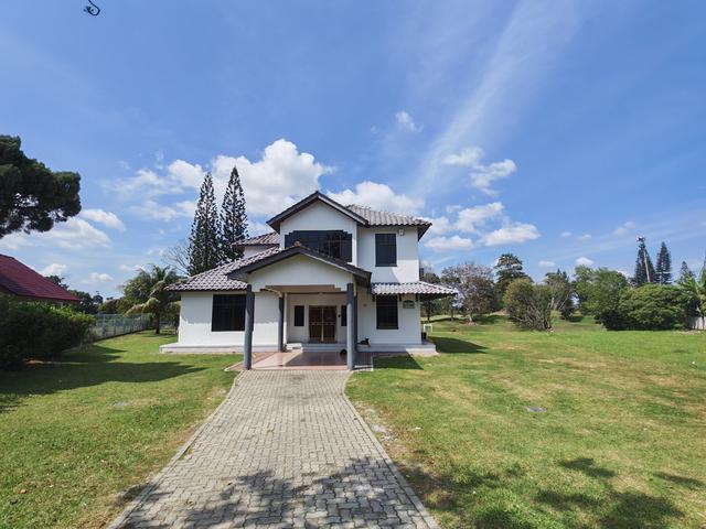 Bungalow for sale in Malaka