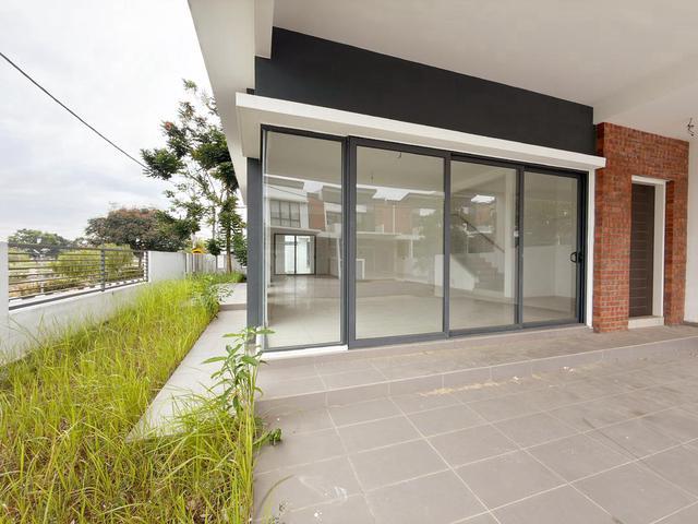 Terraced House for sale in Malaka