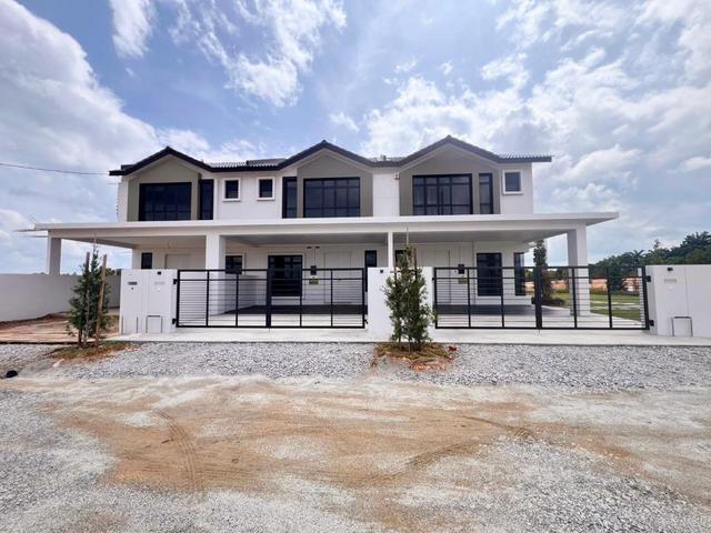 Terraced House for sale in Malaka