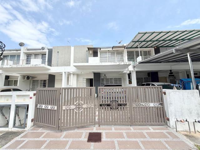 Terraced House for sale in Malaka