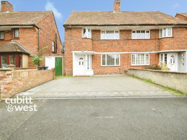 House for rent in London Borough of Croydon, Greater London