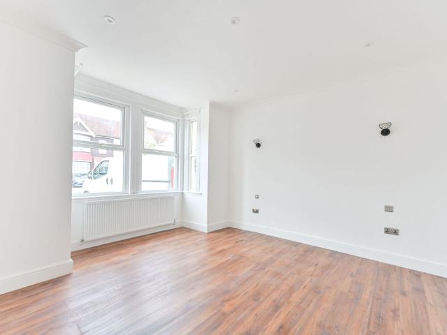 Apartment for rent in Alperton, Greater London