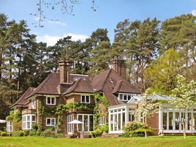 House for sale in Ascot