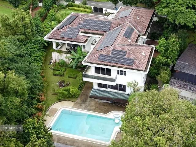 Detached House for sale