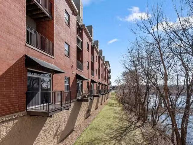 Condo for rent in Anoka