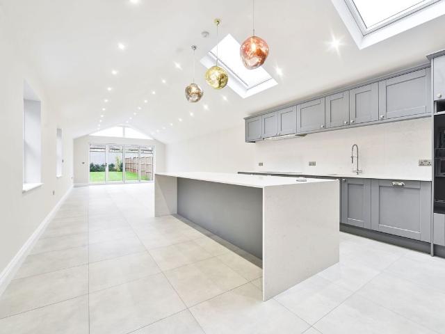House for rent in Royal Borough of Kingston upon Thames, Greater London