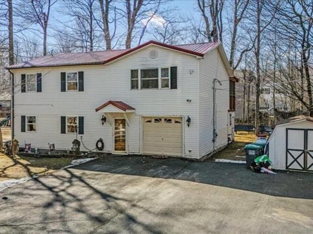 House for sale in Pocono Summit