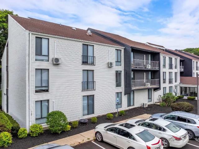 Apartment for rent in Whispering Hills, Milwaukee