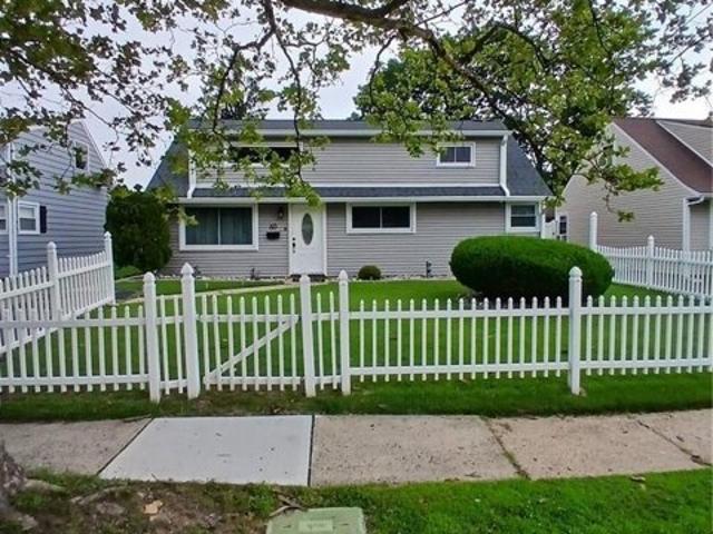 House for sale in Carteret