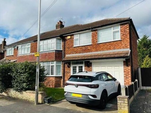Apartment for rent in Heald Green, Greater Manchester