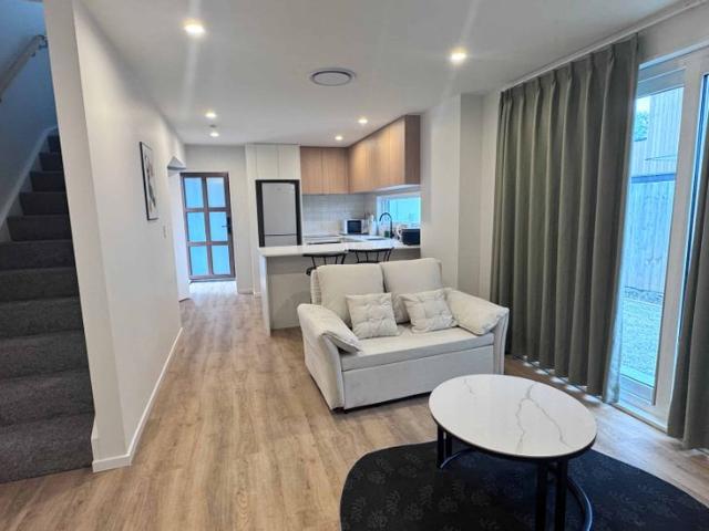 Townhouse for rent in Heathcote, Canterbury