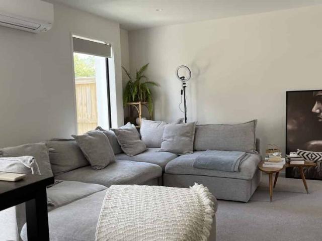 Townhouse for rent in Heathcote, Canterbury