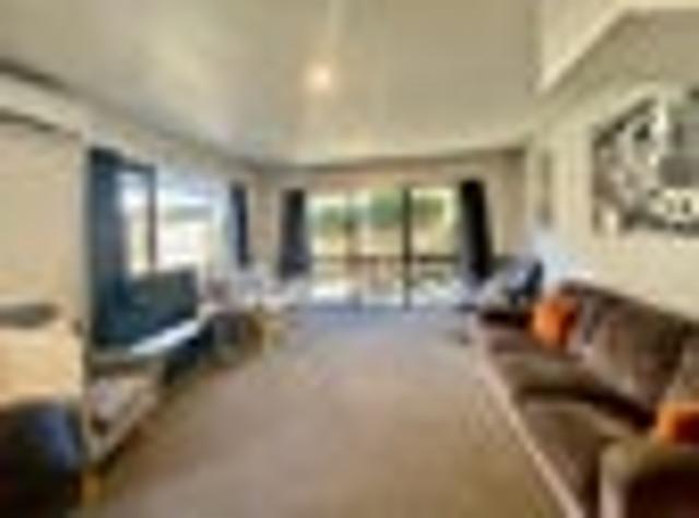Townhouse for rent in Heathcote, Canterbury