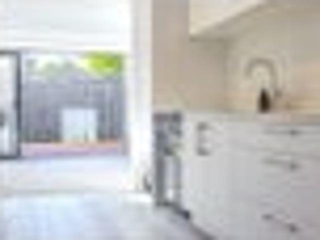 Townhouse for rent in Heathcote, Canterbury