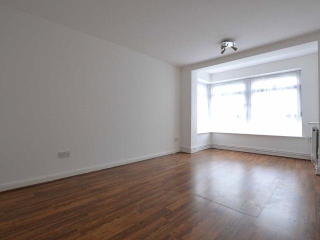 Apartment for rent in Colney Hatch, Greater London