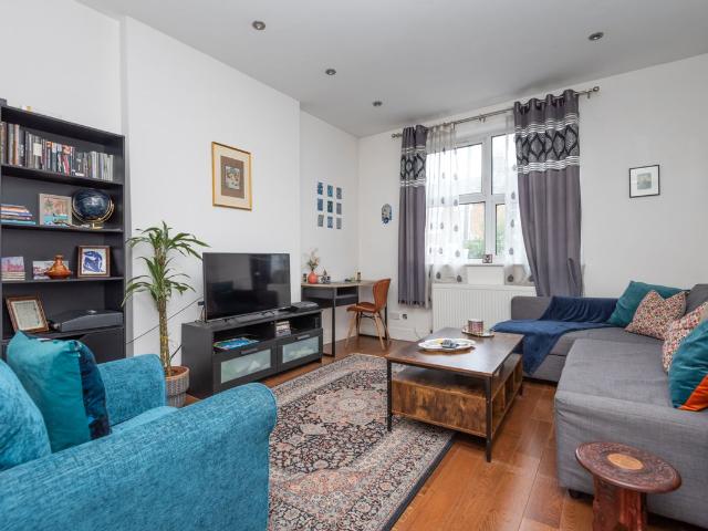 Apartment for rent in Colney Hatch, Greater London