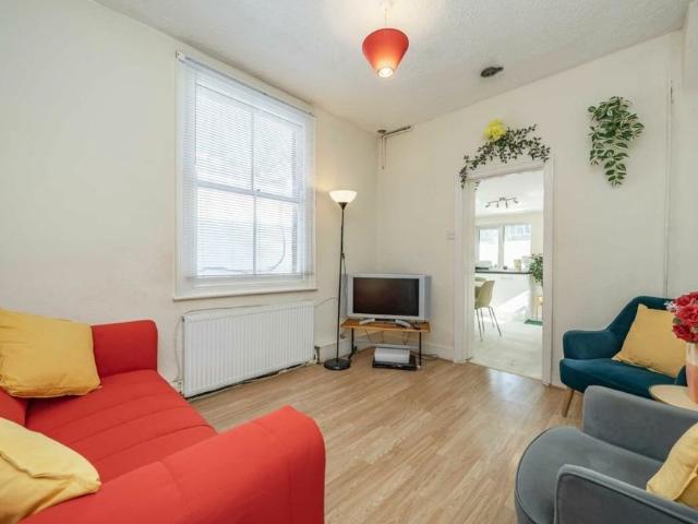 House for rent in London Borough of Ealing, Hanwell