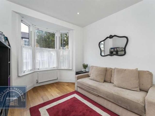House for rent in London Borough of Redbridge, Greater London