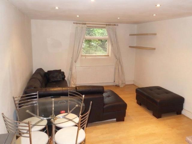 House for rent in London Borough of Merton, Raynes Park