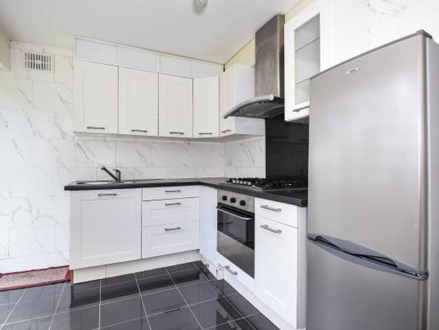 Apartment for rent in Hatch End, Greater London