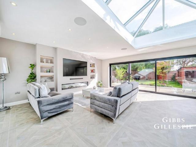 House for rent in Hatch End, Greater London