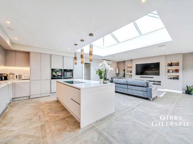 House for rent in Hatch End, Greater London